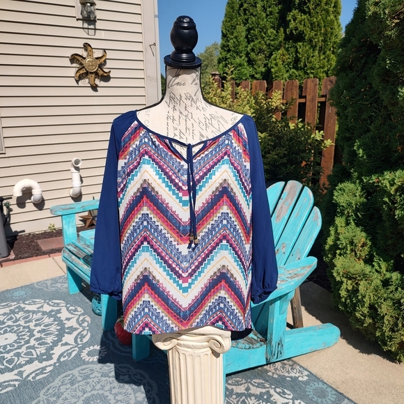 💥3/$20 Rewind Medium Multicolor Chevron Blouse! - Picture 3 of 9